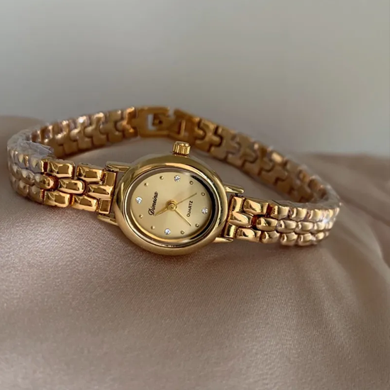 Vintage Charm Timepiece: Mini Dial Quartz Watch