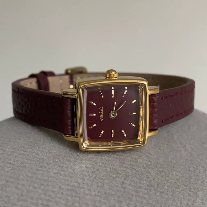 Square Elegance Timepiece: Leather Quartz Watch