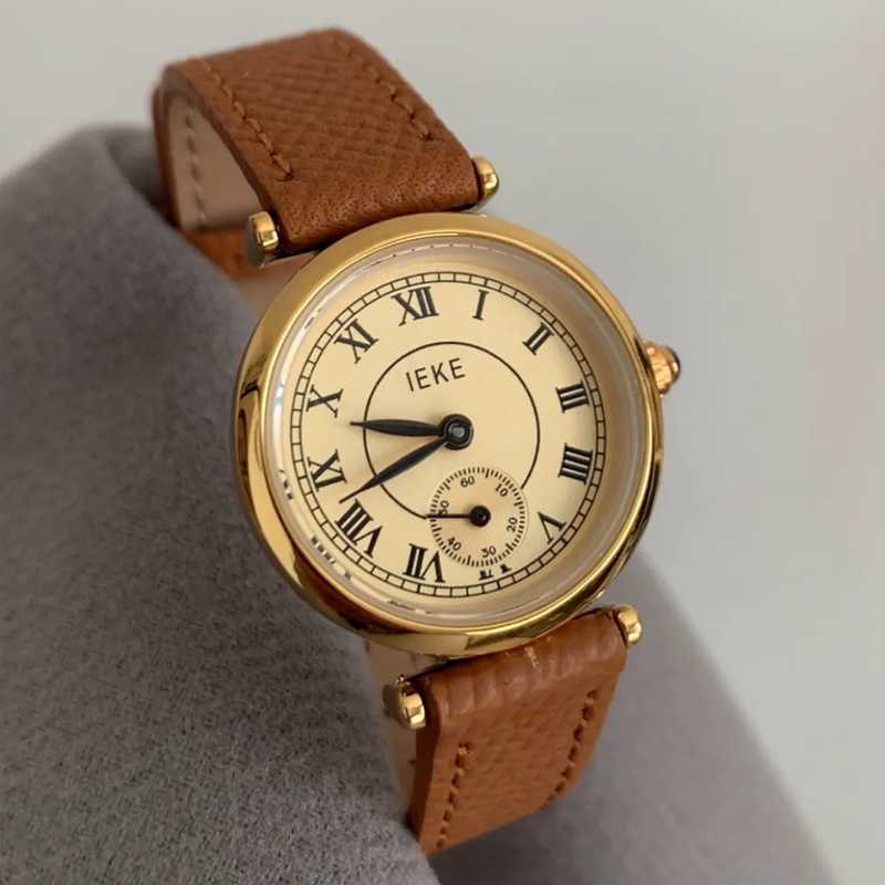 Vintage Brown Timepiece: Roman Dial and Quartz Watch