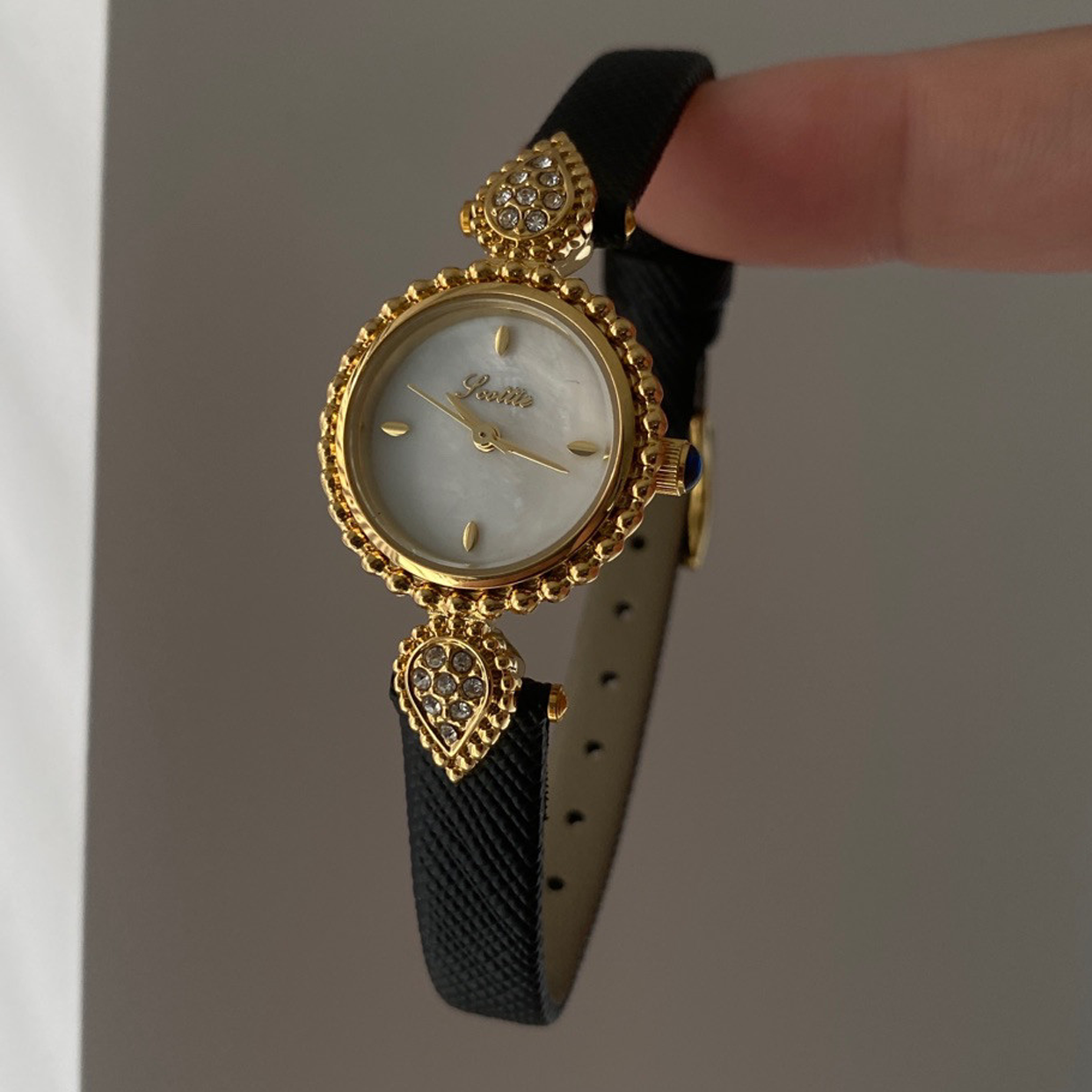 Crimson Elegance Timepiece: Gold and Burgundy Mother-of-Pearl Diamond Quartz Watch