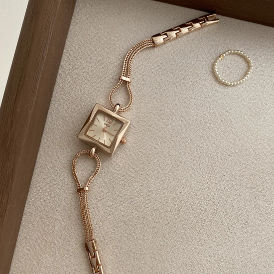 Rose Gold Radiance Timepiece: Square Waterproof Chain Watch