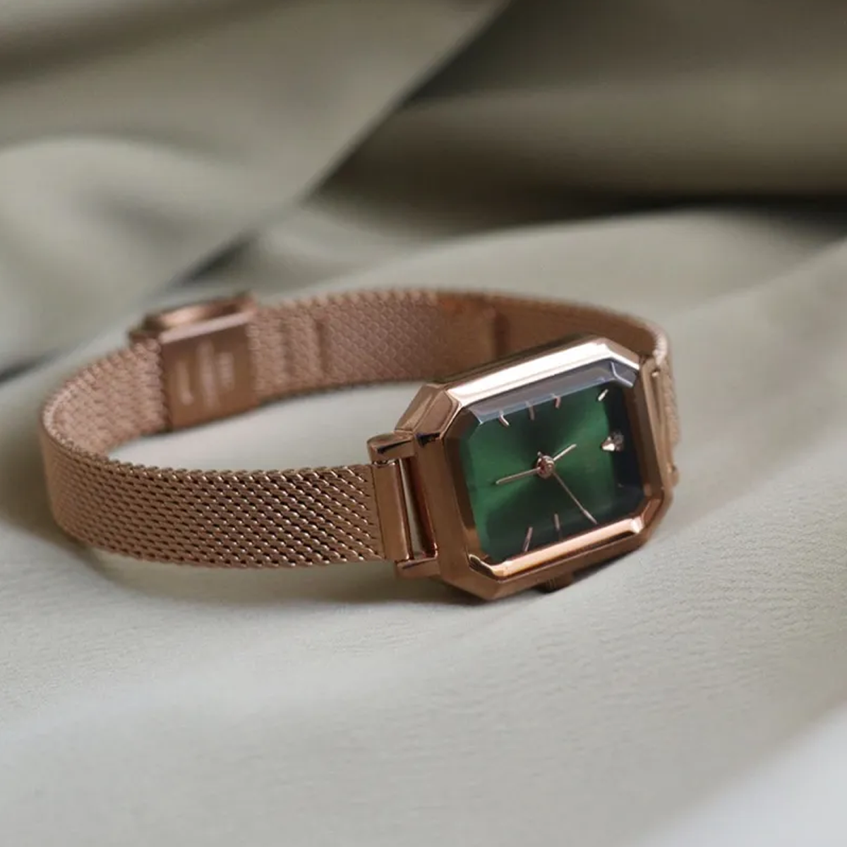 Champagne Green Petite Timepiece: Sleek and Sophisticated Watch