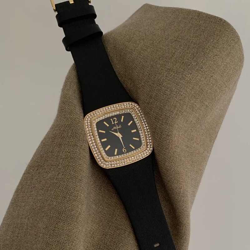 Vintage Luxe Timepiece: Leather Diamond Square Dial Watch